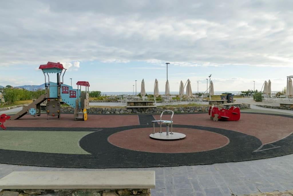 Pisi Home, 2 Min Dalla Spiaggia E Dall' Ospedale Gaslini Genova Exterior foto