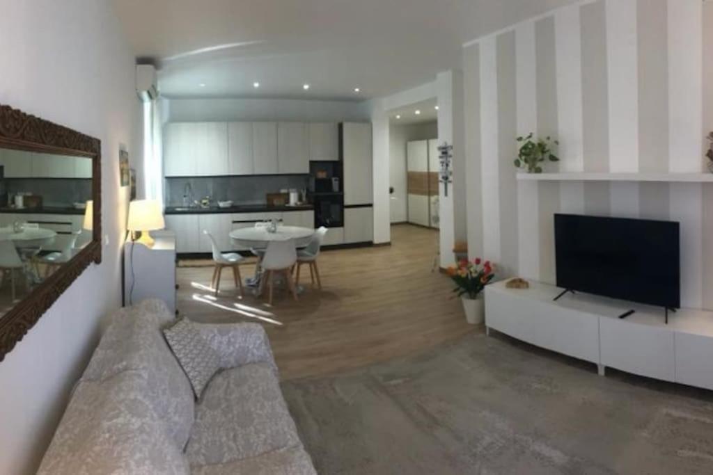 Pisi Home, 2 Min Dalla Spiaggia E Dall' Ospedale Gaslini Genova Exterior foto